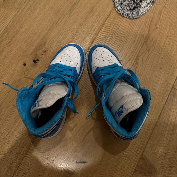 Jordan 1 UNC - Picture 2 of 3